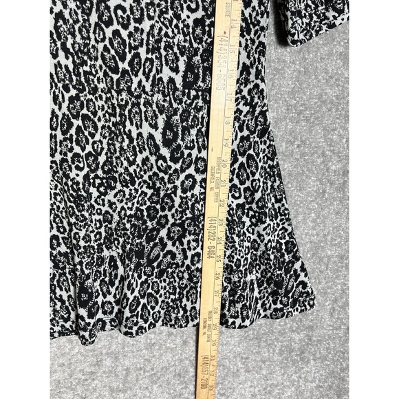 Torrid Leopard Double Knit Peplum Top Womens Size 0 US Large Gray Black Stretch - Picture 7 of 7